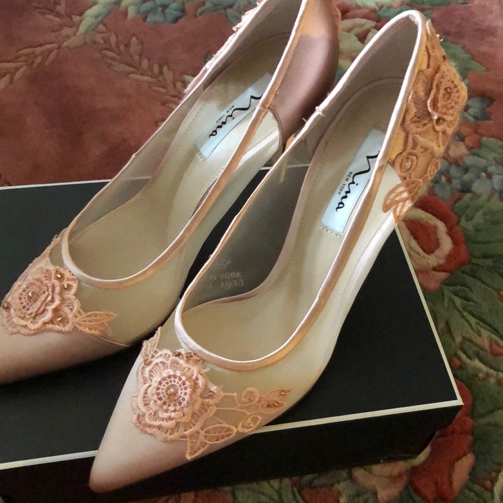 Nina pumps!